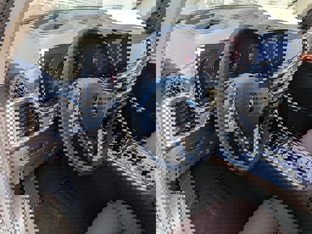 New 2026 BMW X7 xDrive40i w/ Premium Package image 9