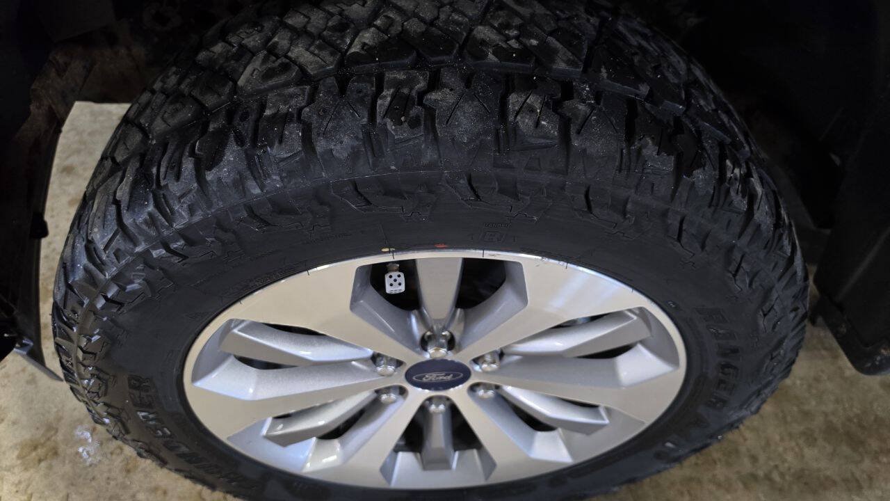 Used 2017 Ford F150 XLT w/ Equipment Group 301A Mid AWD/4WD image 15