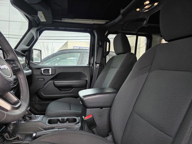 Used 2023 Jeep Wrangler Unlimited w/ Sun & Screen Package image 4