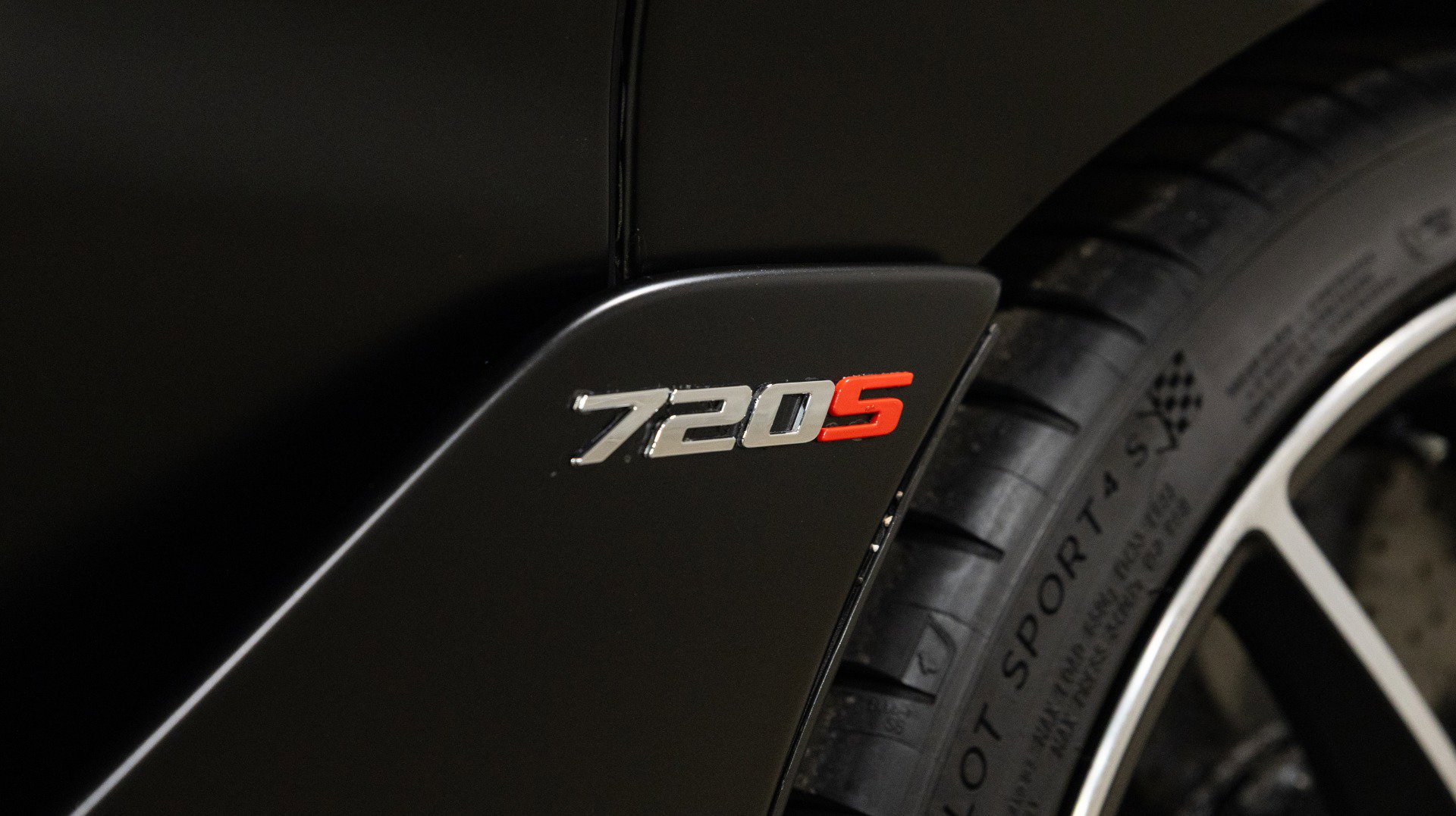 Used 2020 McLaren 720S Spider image 13