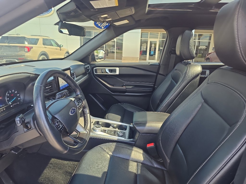 Used 2020 Ford Explorer XLT w/ Equipment Group 202A AWD/4WD image 20