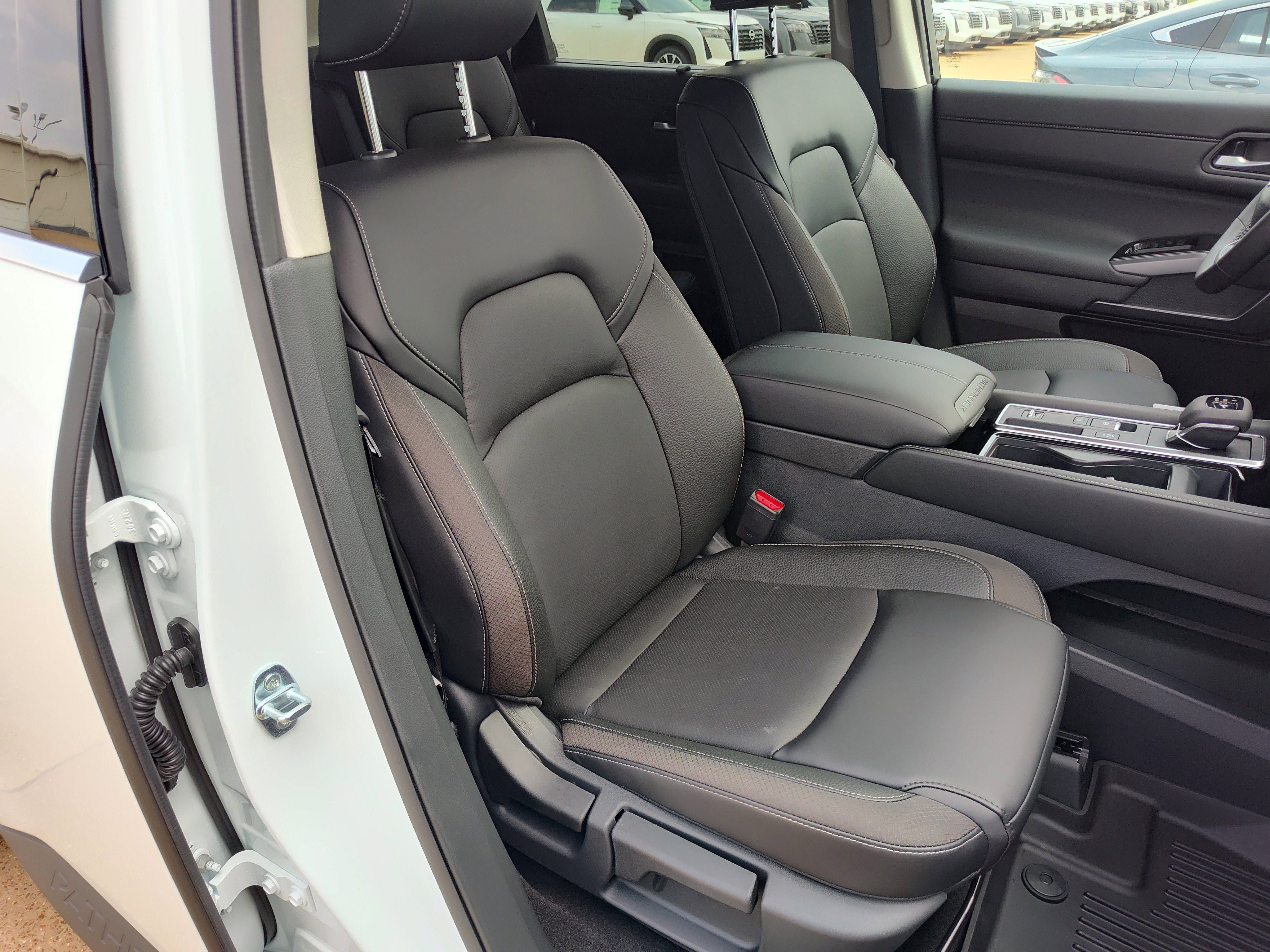 New 2026 Nissan Pathfinder SL w/ SL Premium Package FWD image 13