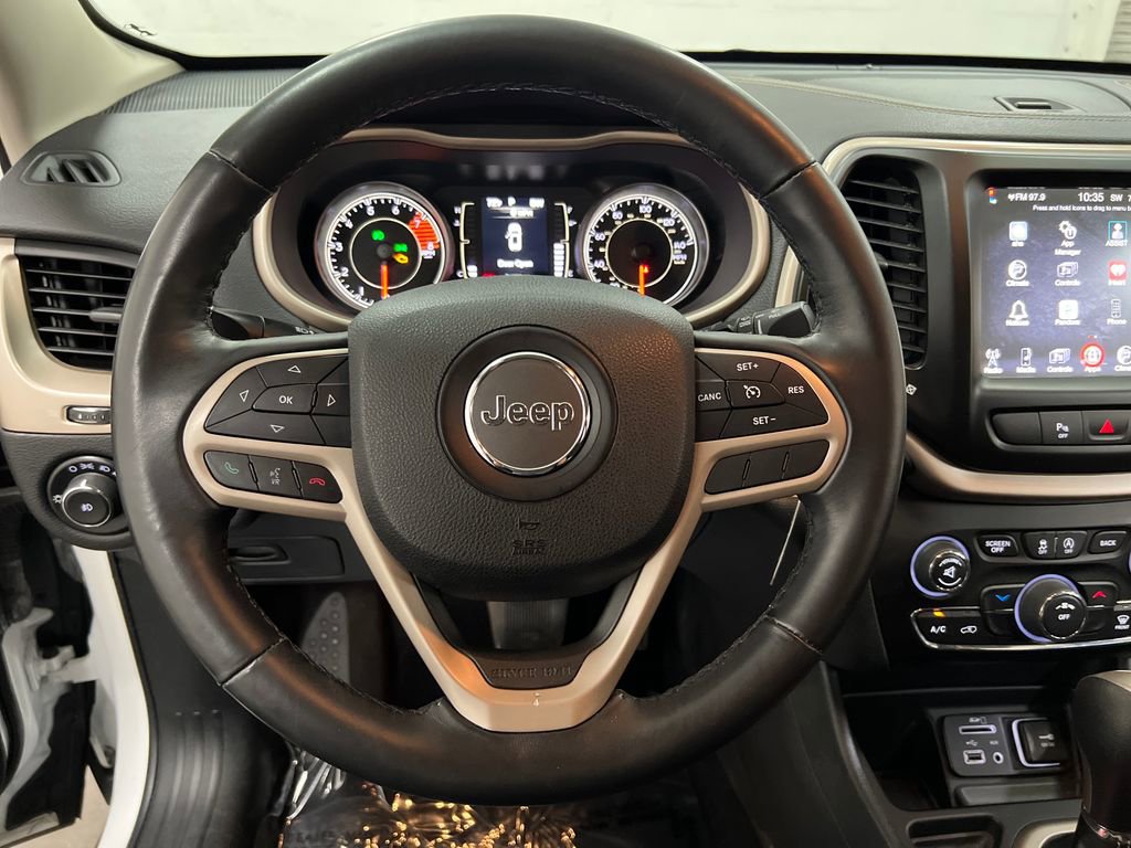 Used 2017 Jeep Cherokee Latitude w/ Safety/Convenience Group FWD image 15