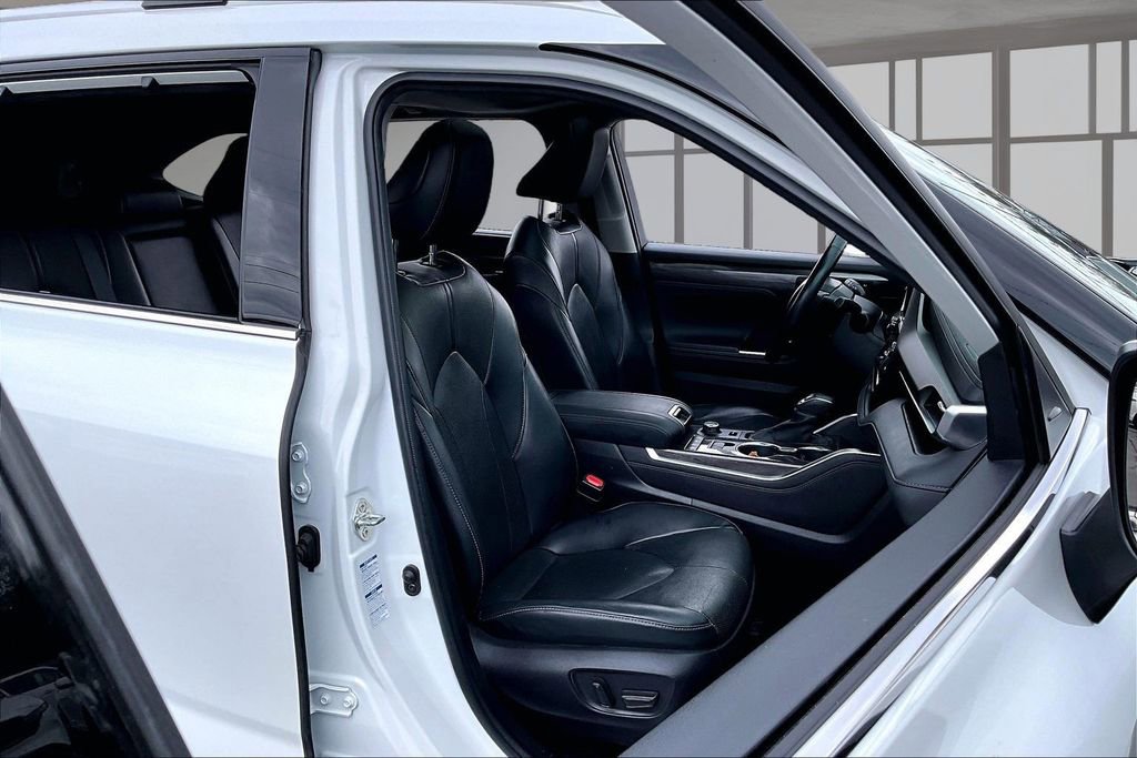 Used 2022 Toyota Highlander Limited AWD/4WD image 7