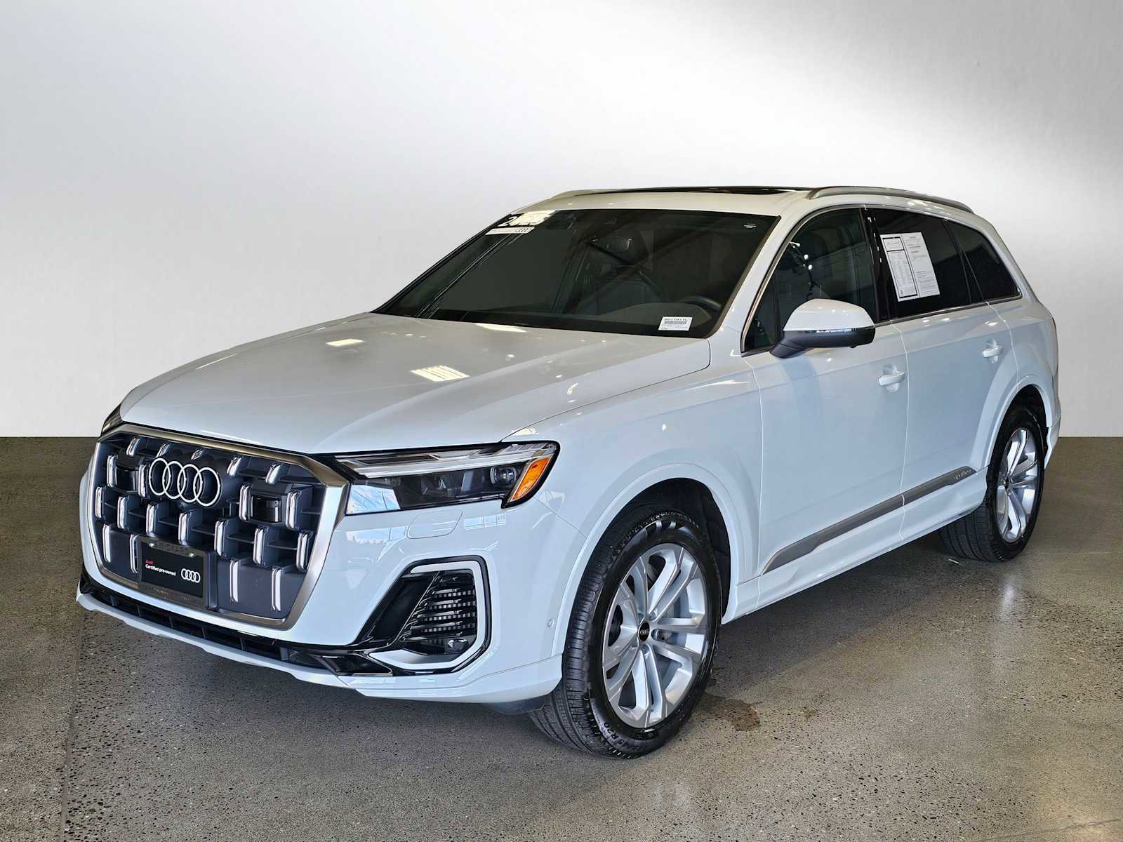 Certified 2025 Audi Q7 3.0T Premium Plus image 3