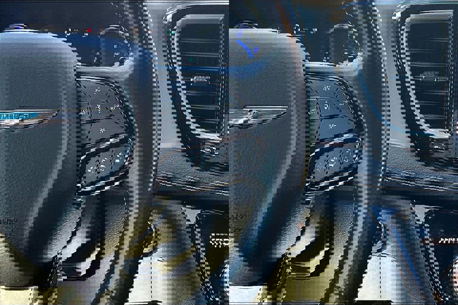 Used 2021 Chrysler Pacifica Touring-L w/ Uconnect Theater Family Group image 13