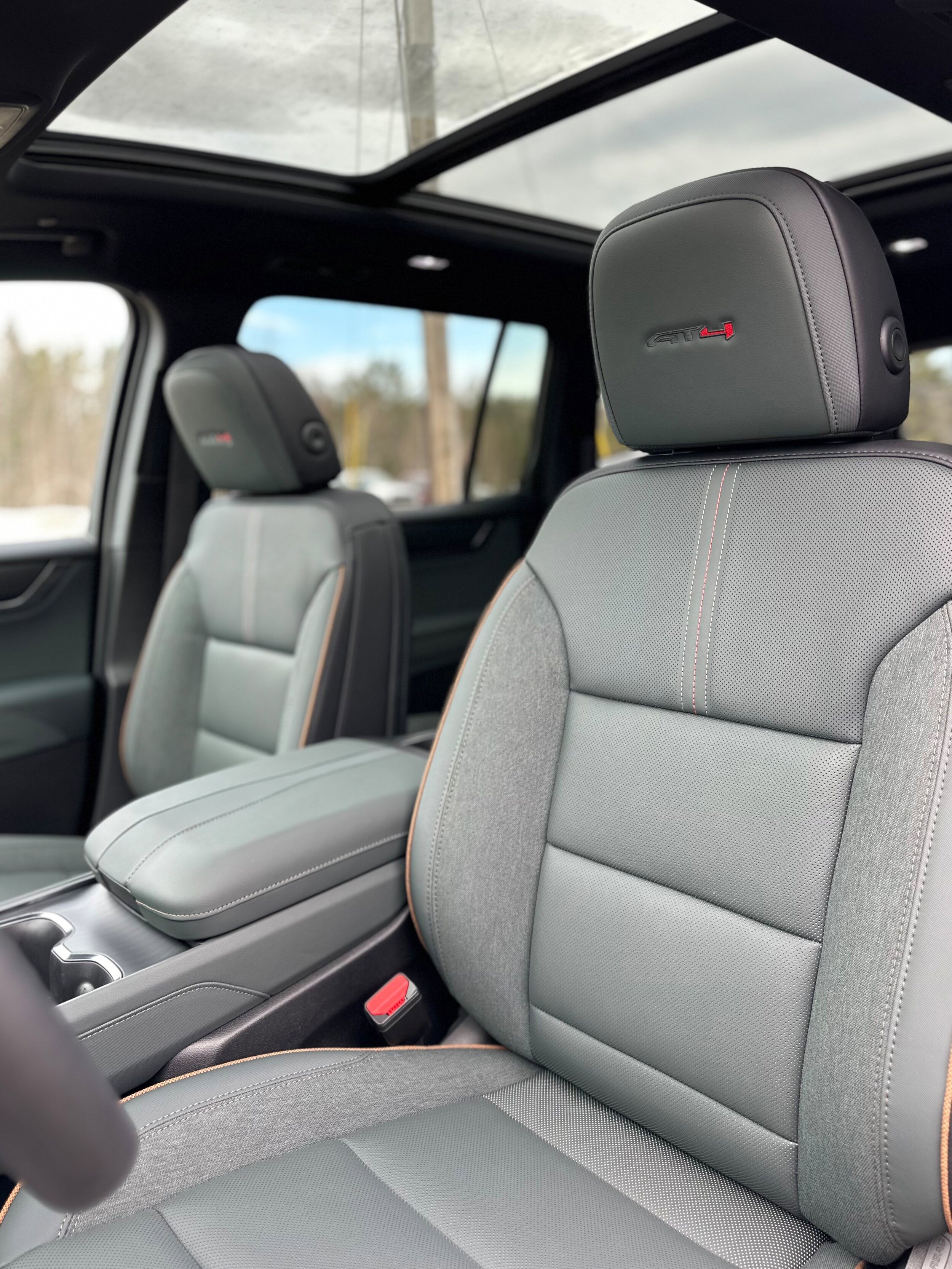 New 2026 GMC Acadia AT4 w/ Luxury Package AWD/4WD image 19