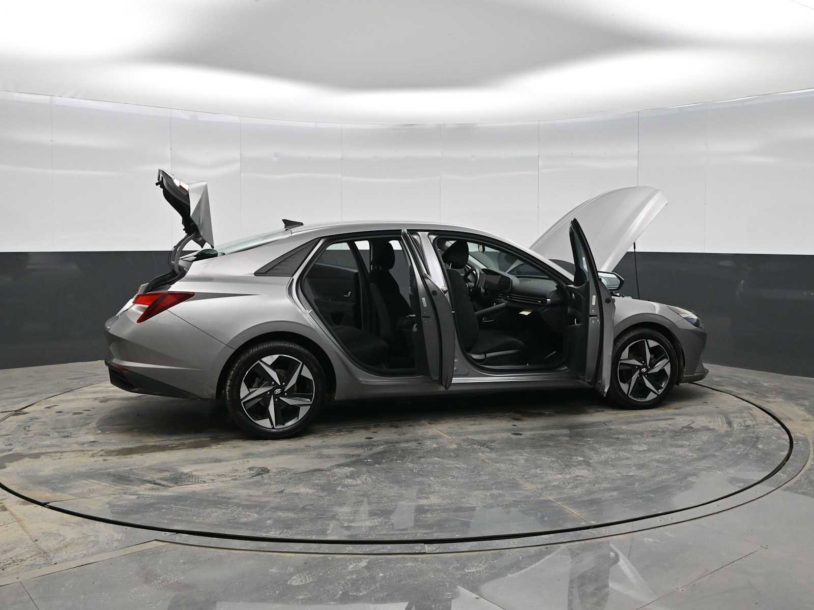 Used 2023 Hyundai Elantra SEL w/ Convenience Package image 40