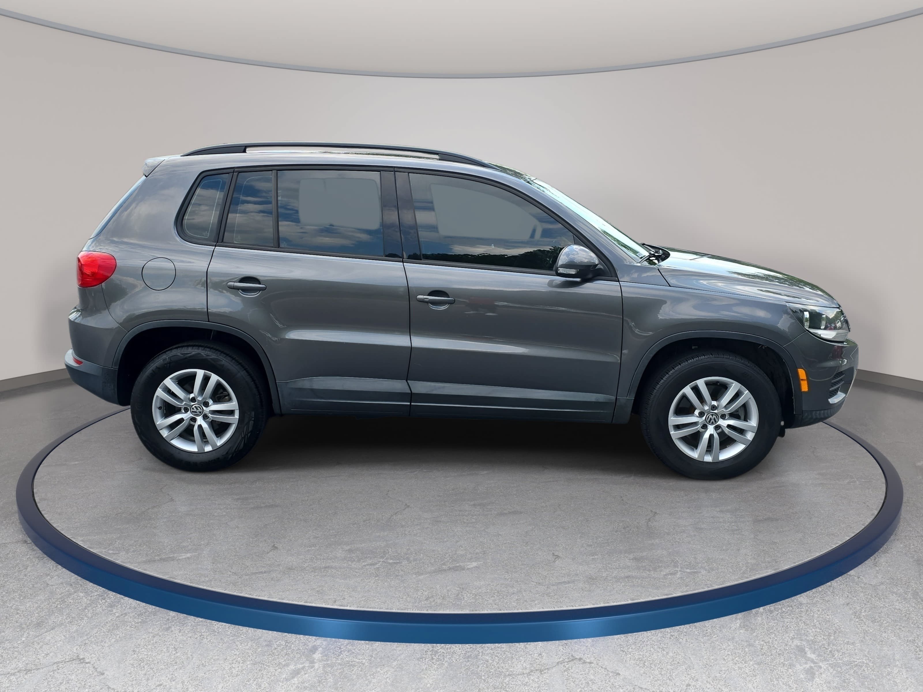 Used 2016 Volkswagen Tiguan S AWD/4WD image 4