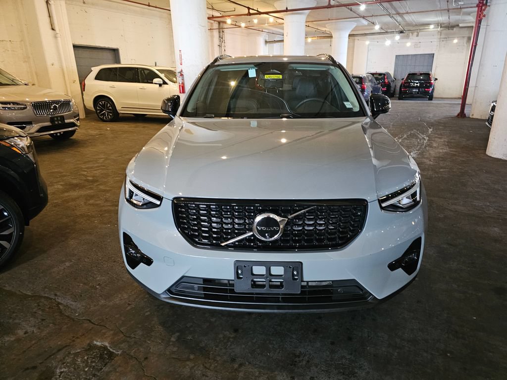 Certified 2024 Volvo XC40 B5 Plus w/ Protection Package Premier AWD/4WD image 7