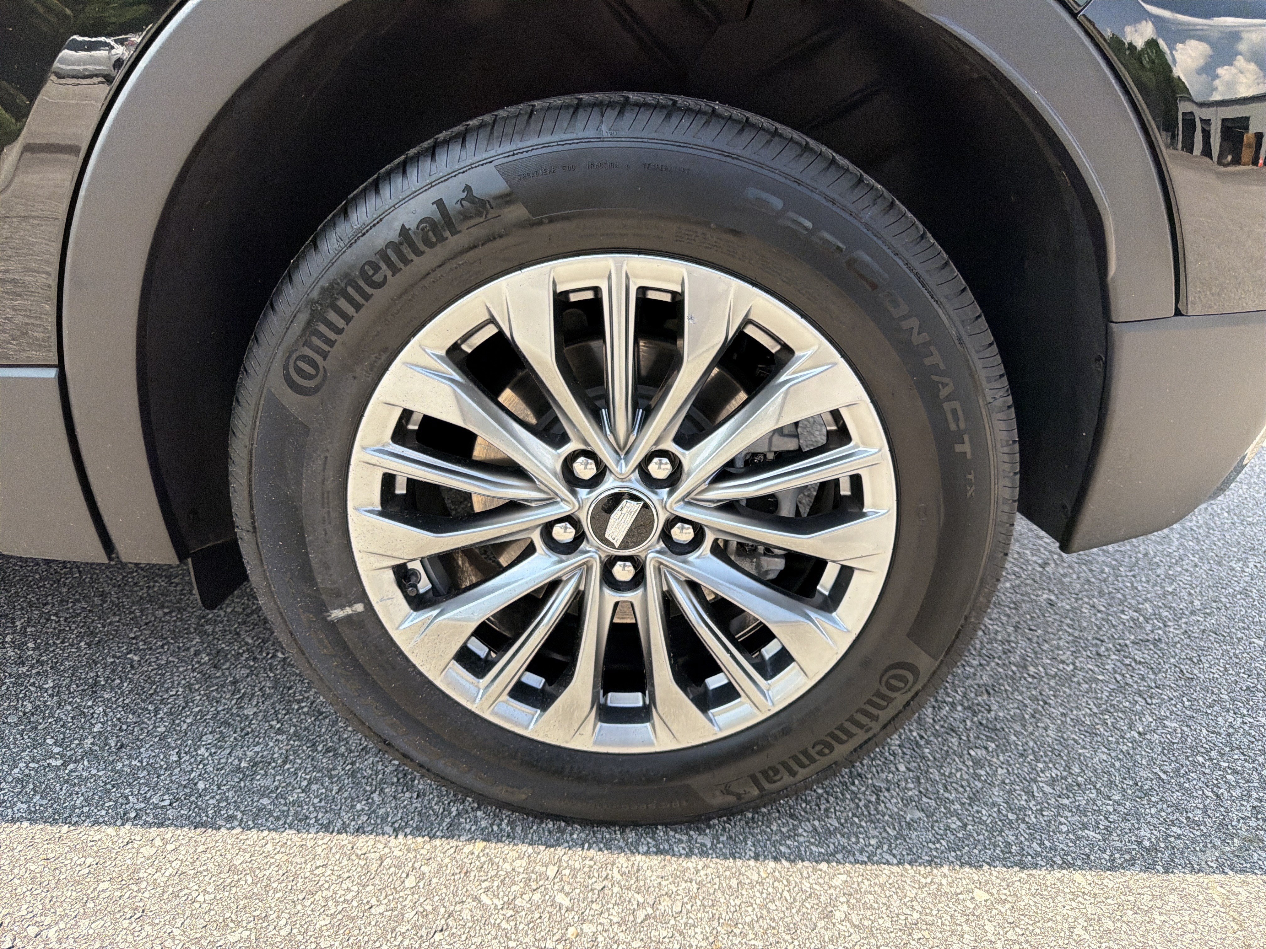 Used 2025 Cadillac XT4 Premium Luxury FWD image 22