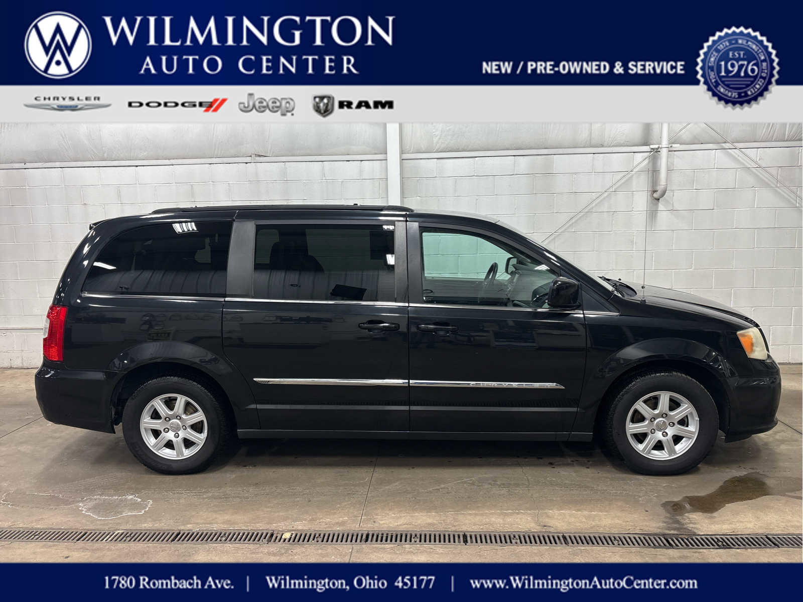 Used 2012 Chrysler Town & Country Touring w/ Entertainment Group #1 image 1