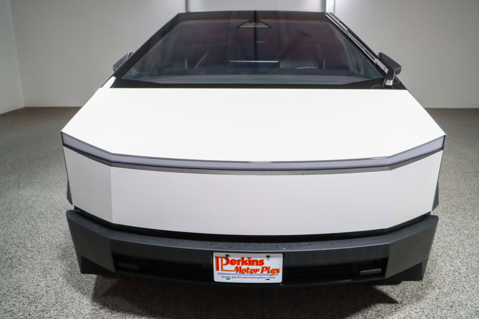 Used 2024 Tesla Cybertruck AWD Crew Cab image 4