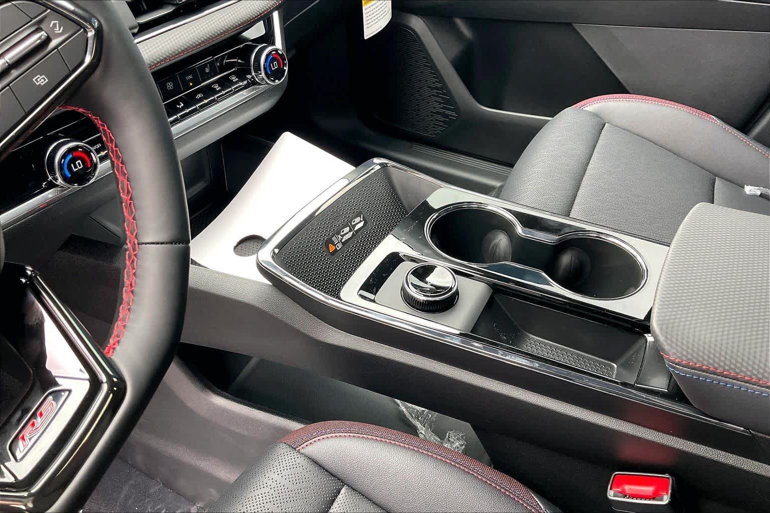New 2026 Chevrolet Equinox RS w/ LPO, Floor Liner Package FWD image 7