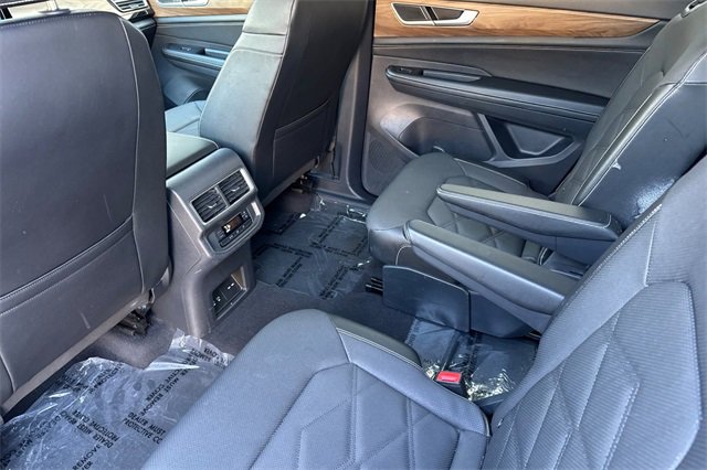 Used 2024 Volkswagen Atlas SE image 13