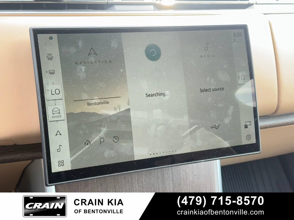 Used 2025 Land Rover Range Rover Long Wheelbase SE AWD/4WD image 16
