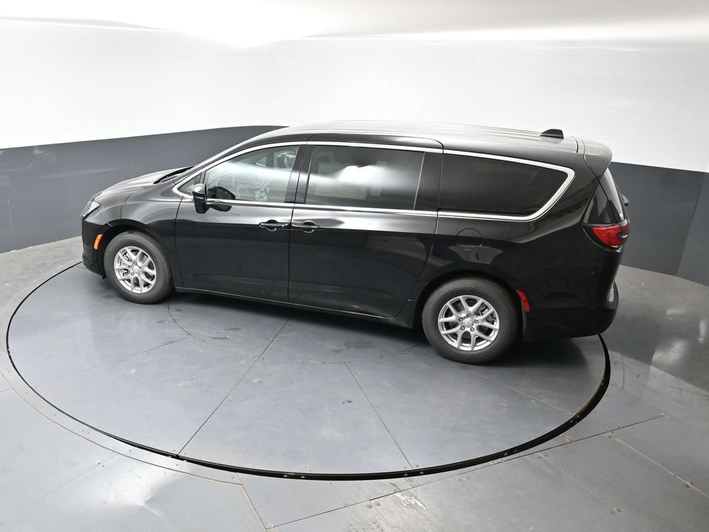 New 2027 Chrysler Pacifica Select w/ Family Tech Group FWD image 36