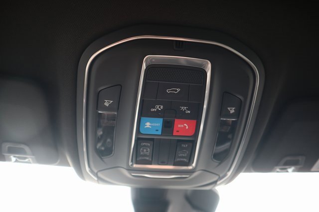 New 2025 Jeep Grand Cherokee Altitude image 15