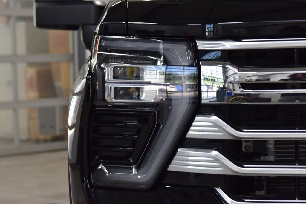 Used 2024 Chevrolet Silverado 2500 High Country w/ Technology Package AWD/4WD image 12