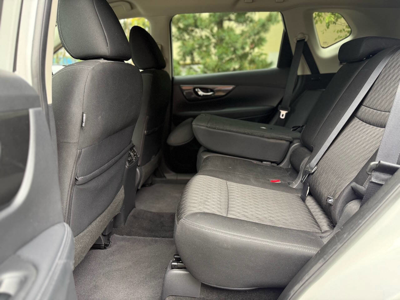 Used 2019 Nissan Rogue SV AWD/4WD image 18