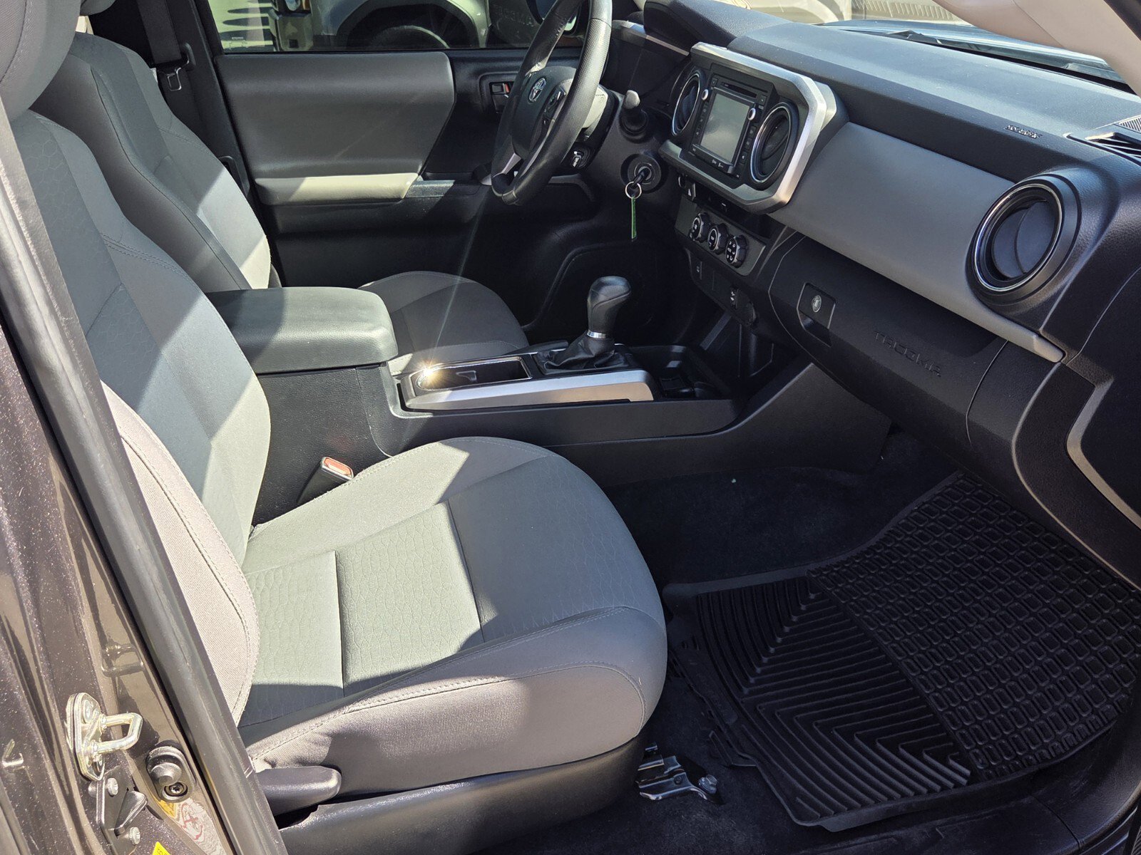 Certified 2016 Toyota Tacoma SR5 w/ Towing Package image 9