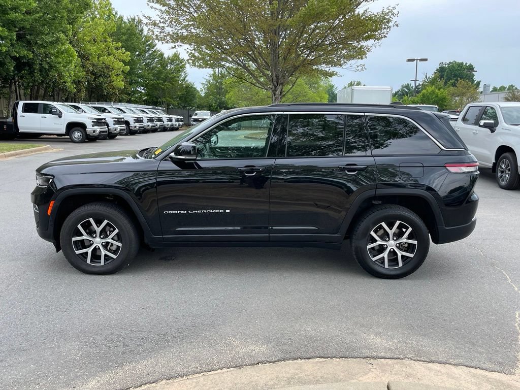 Used 2024 Jeep Grand Cherokee Limited AWD/4WD image 4