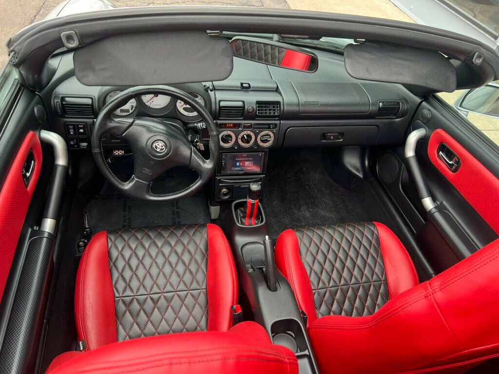 Used 2002 Toyota MR2 RWD image 23