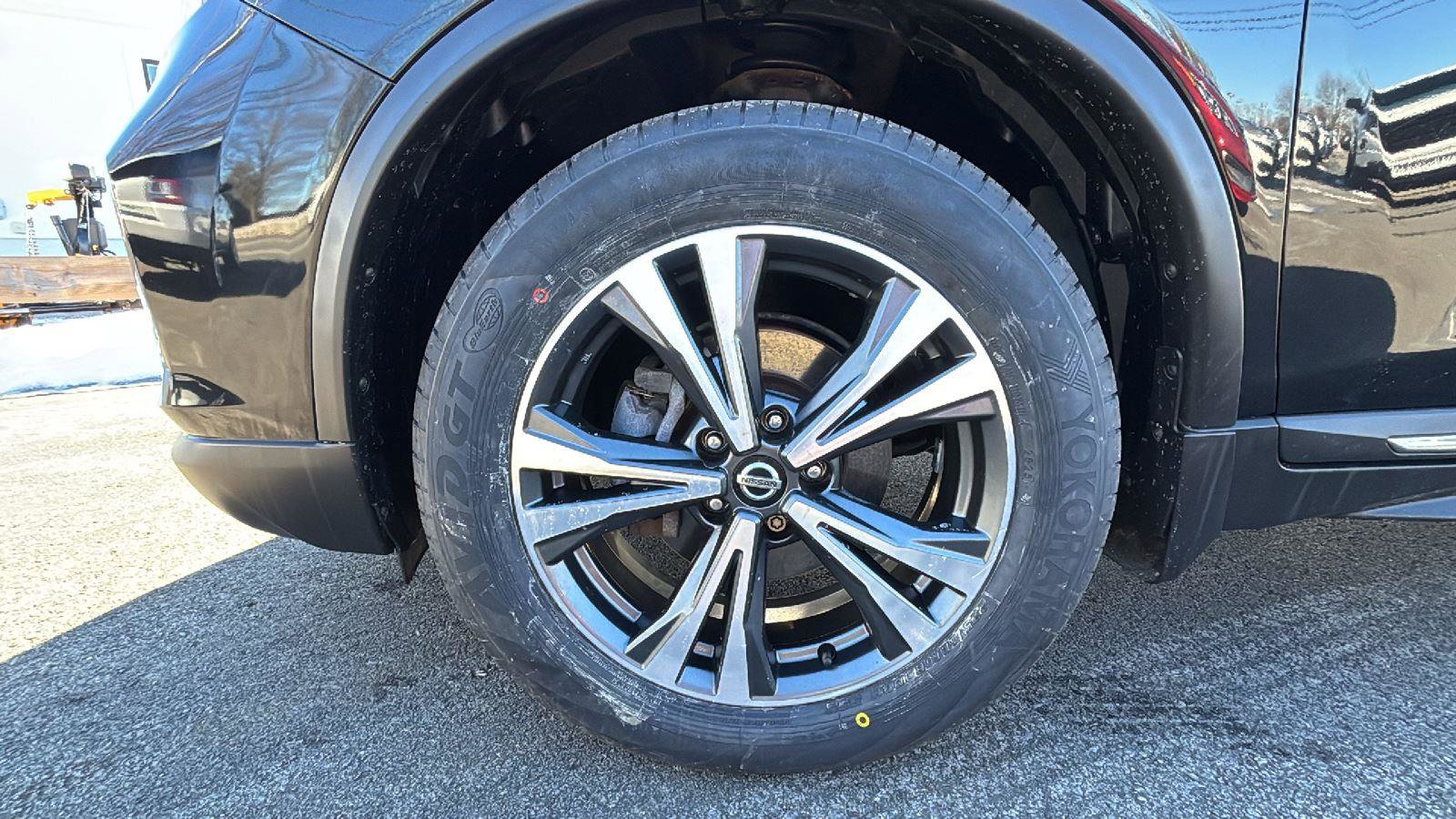 Used 2018 Nissan Rogue SL w/ Premium Package image 9