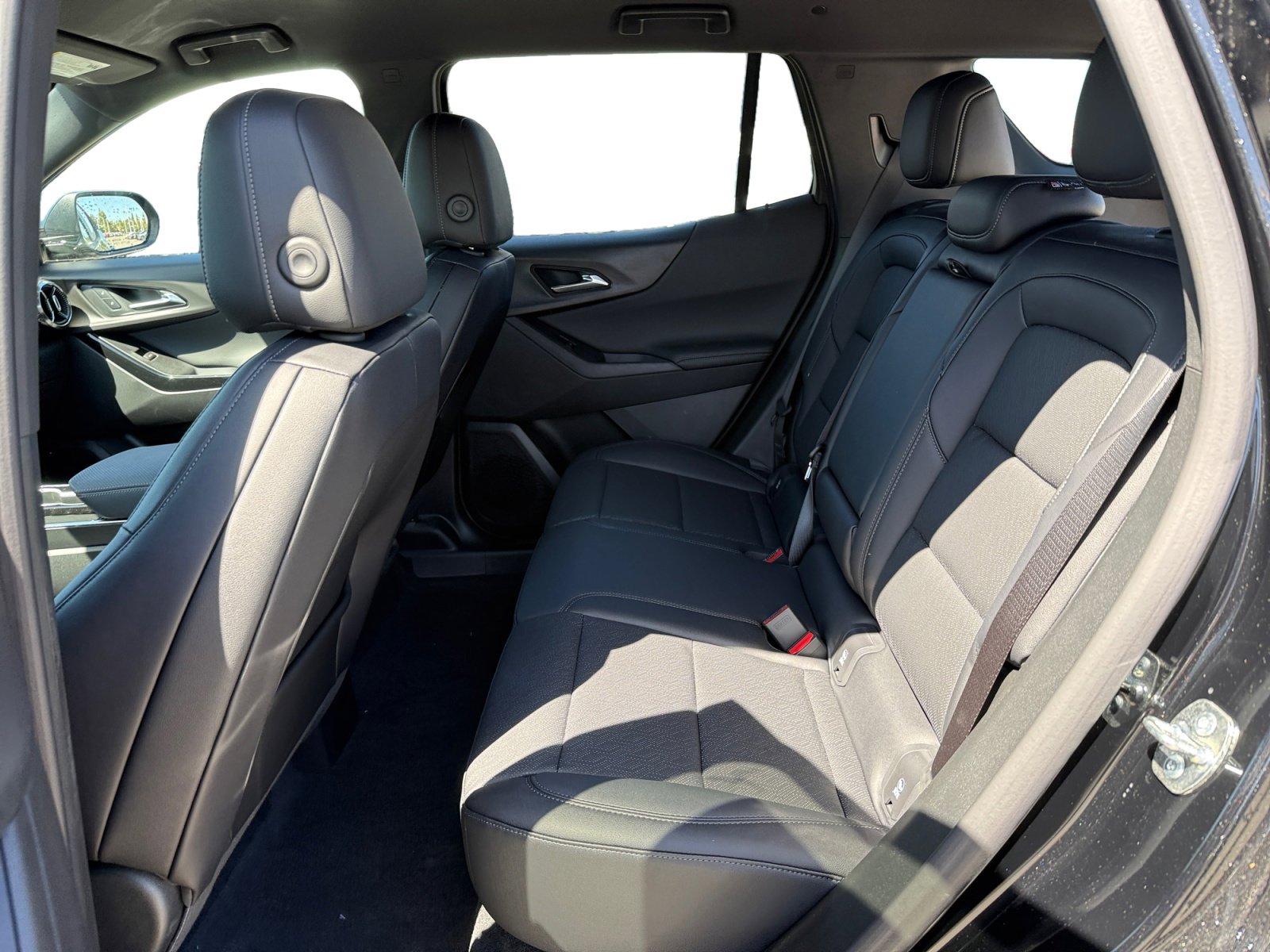New 2026 Chevrolet Equinox LT w/ Convenience Package II FWD image 16