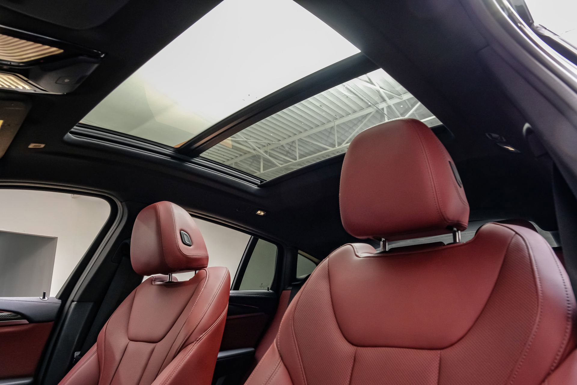 Used 2024 BMW X4 M40i w/ Premium Package image 5