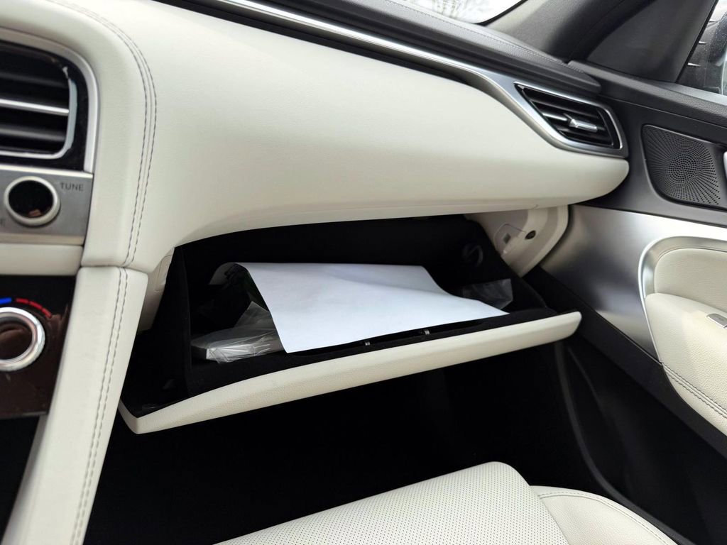 Certified 2025 Genesis G70 2.5T image 28