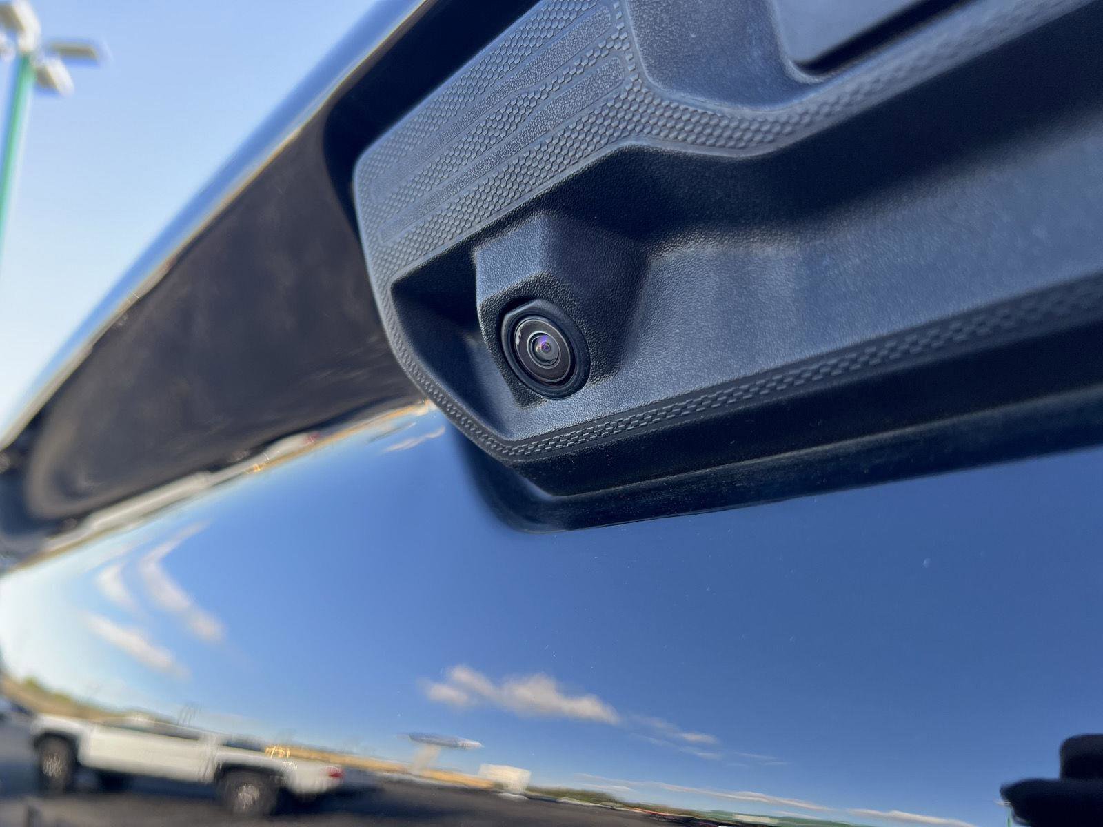 Used 2023 Chevrolet Silverado 2500 Custom w/ Custom Value Package image 8