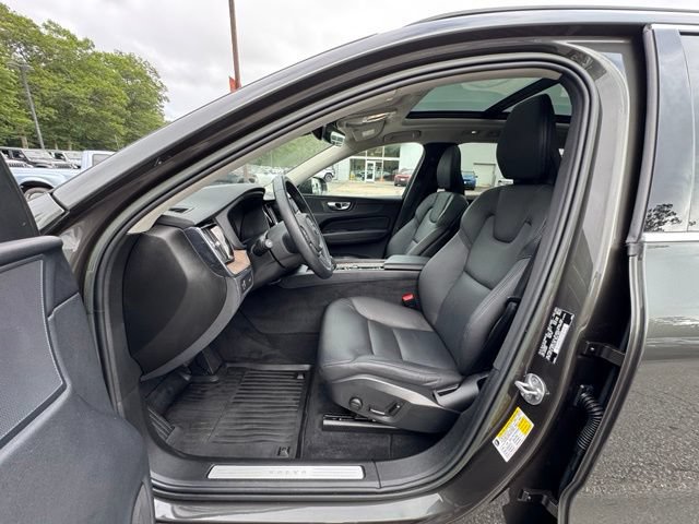 Used 2022 Volvo XC60 B5 Momentum w/ Climate Package AWD/4WD image 34