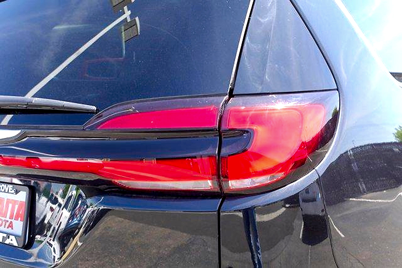 Used 2023 Chrysler Pacifica Touring-L FWD image 5
