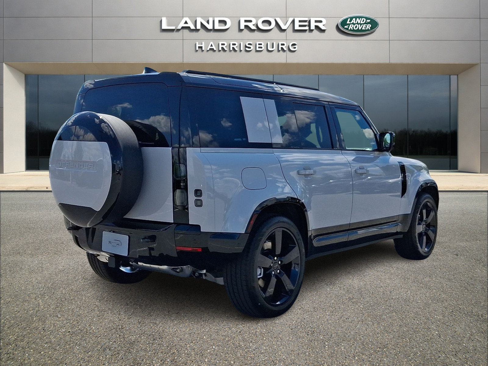 Used 2026 Land Rover Defender 110 X-Dynamic SE AWD/4WD image 4