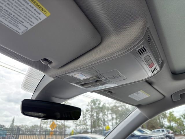 Used 2024 Volkswagen Tiguan SE image 15