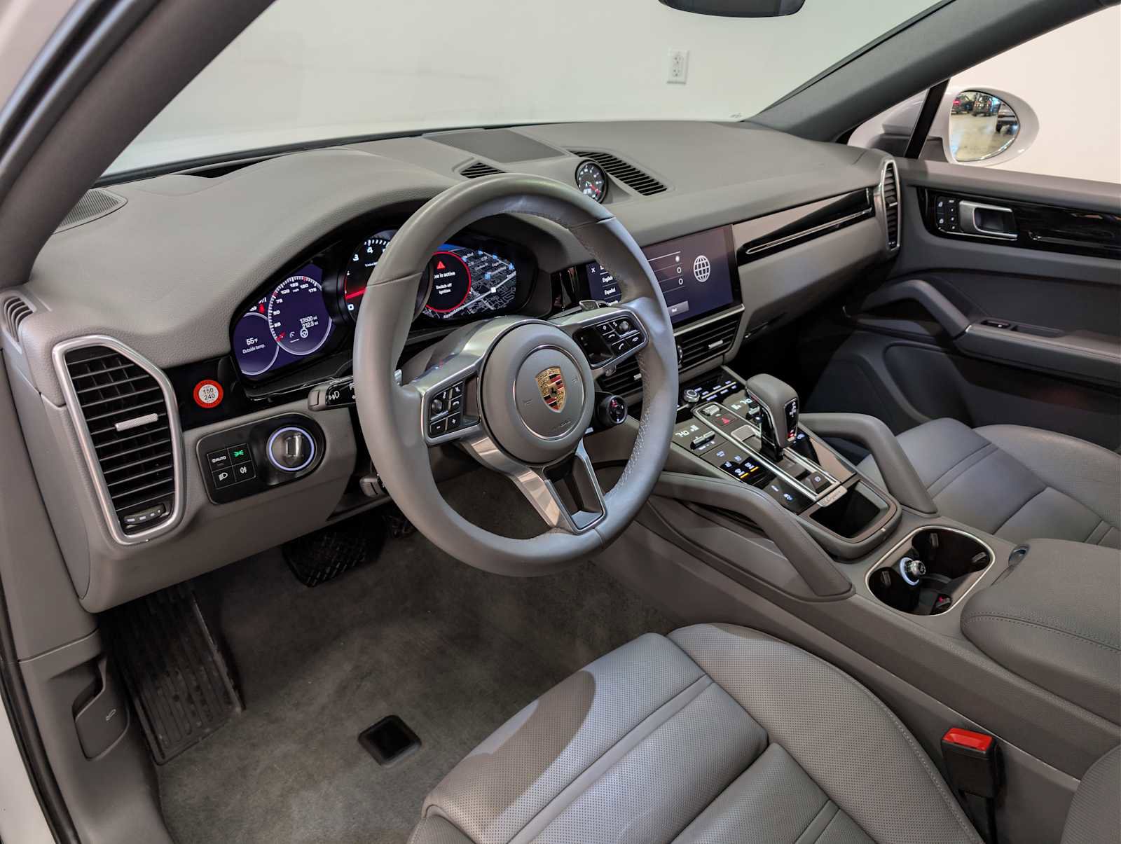 Used 2023 Porsche Cayenne Coupe image 4