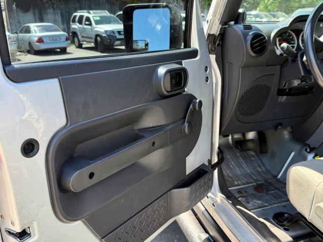 Used 2008 Jeep Wrangler Unlimited Rubicon w/ Dual Top Group AWD/4WD image 12