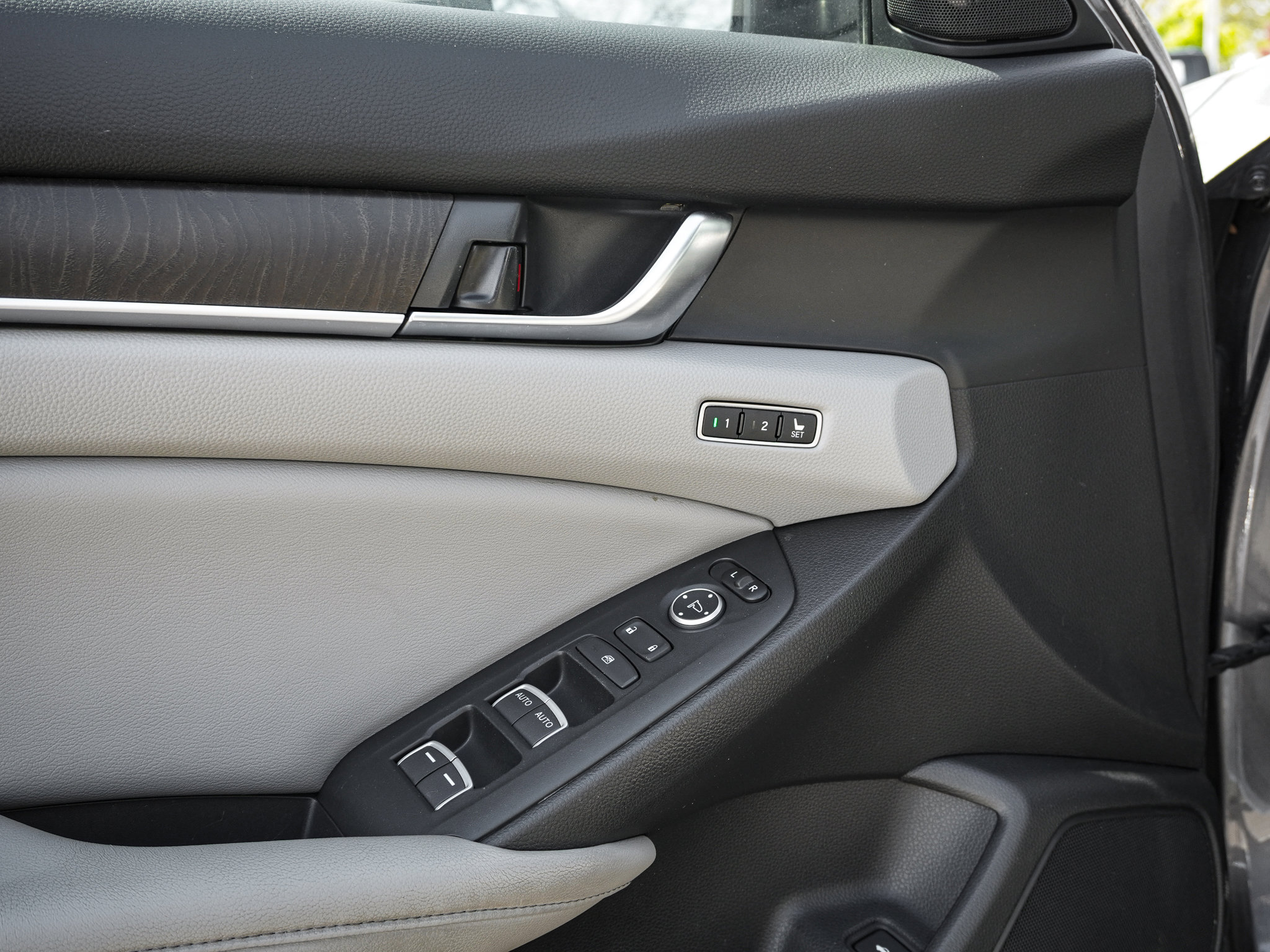 Used 2018 Honda Accord Touring image 17