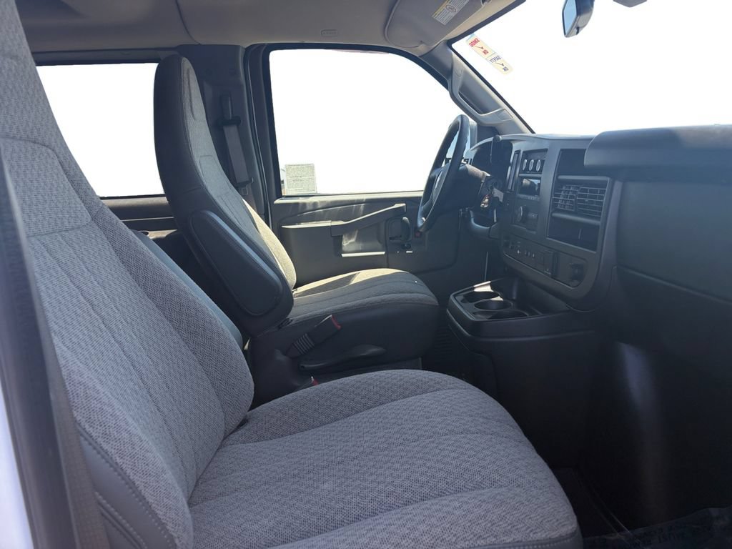 Certified 2025 Chevrolet Express 3500 LT w/ LT Preferred Equipment Group RWD image 17