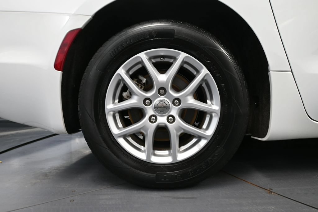 Used 2022 Chrysler Pacifica Touring-L FWD image 15