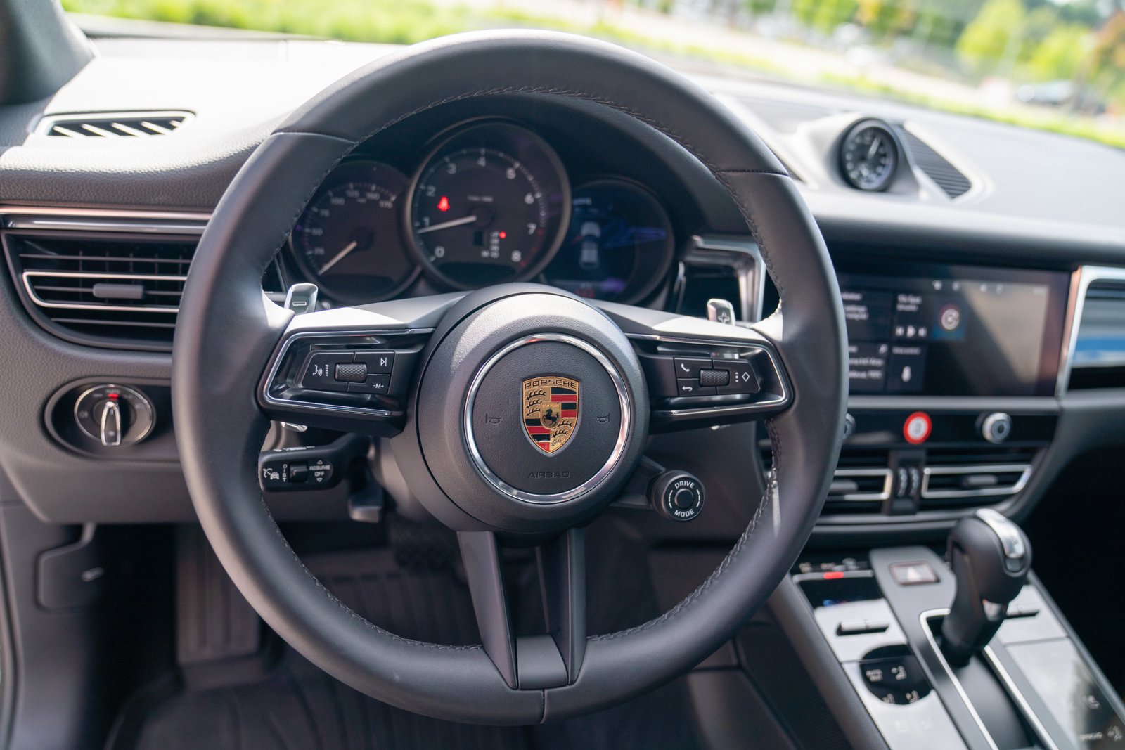 Certified 2026 Porsche Macan AWD/4WD image 13