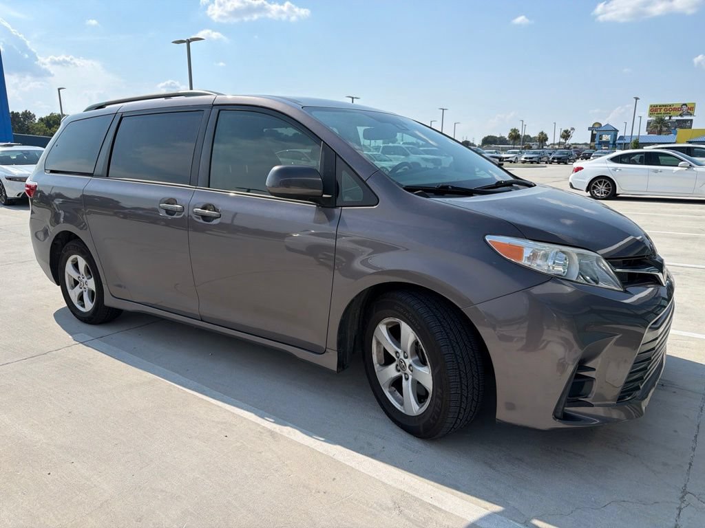 Used 2020 Toyota Sienna LE FWD image 3