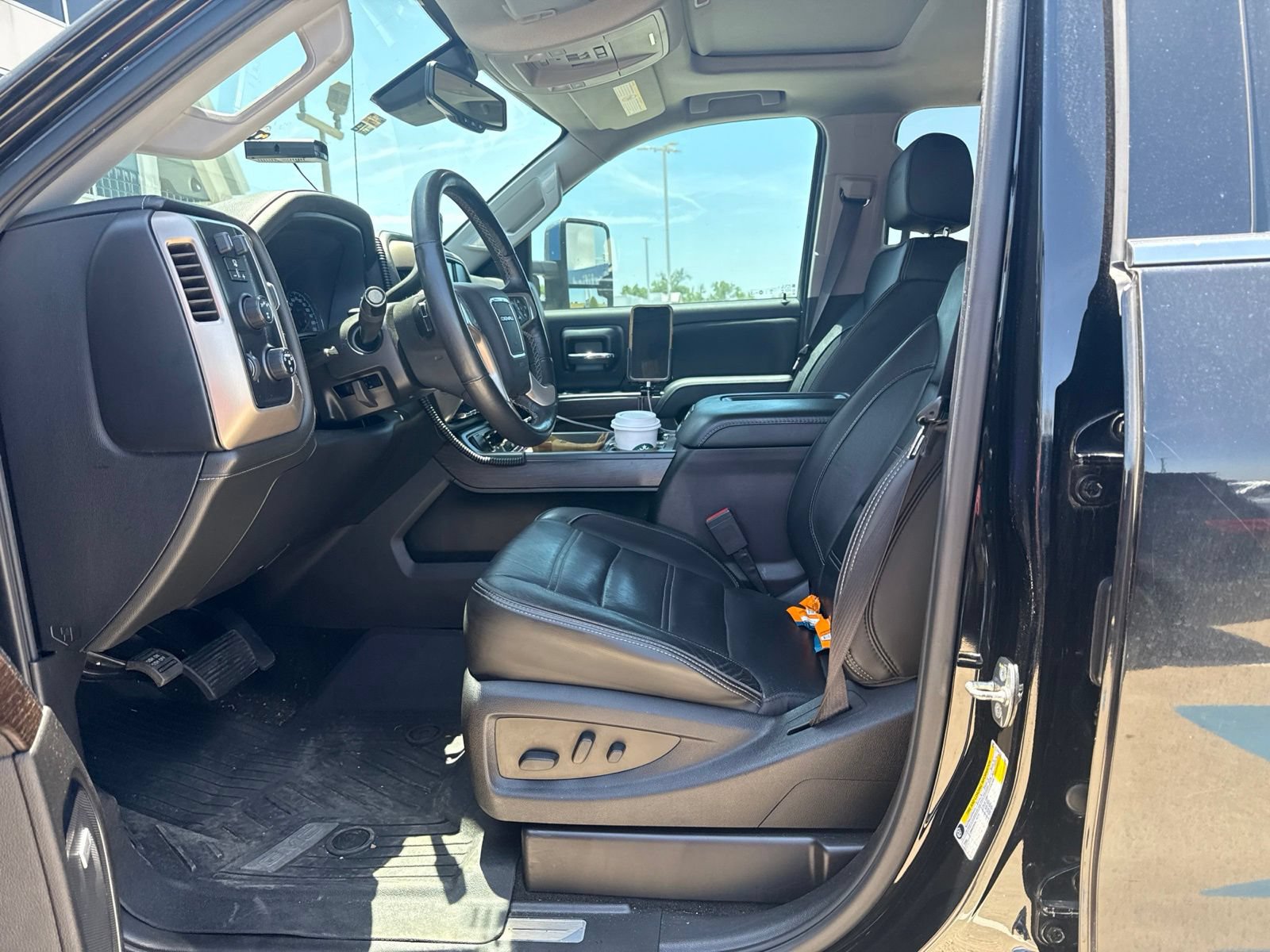 Used 2018 GMC Sierra 2500 Denali w/ Duramax Plus Package AWD/4WD image 14