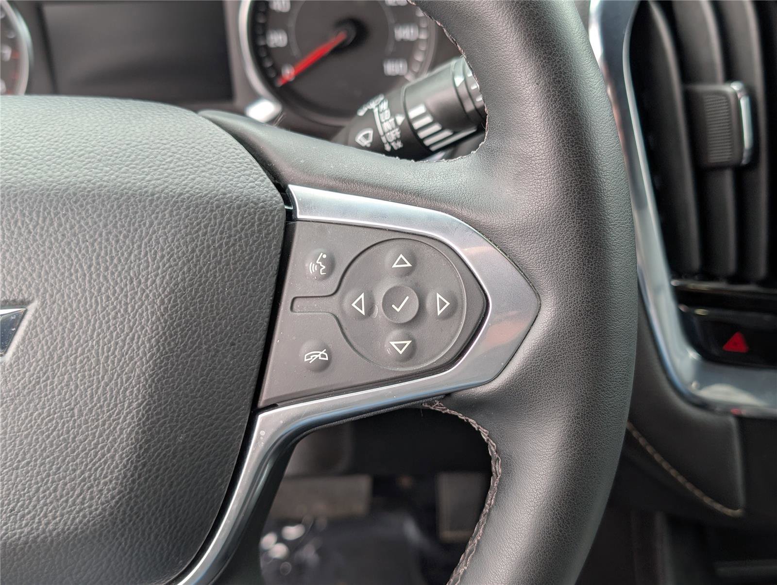 Used 2023 Chevrolet Traverse LT image 23