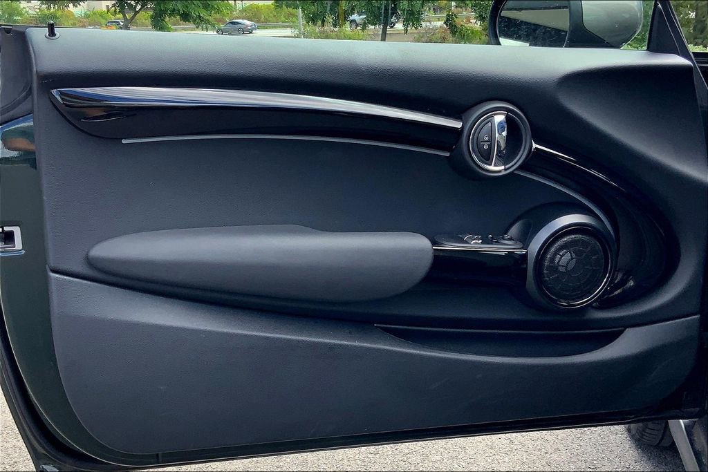 Certified 2024 MINI Cooper SE w/ MINI Resolute Edition image 23