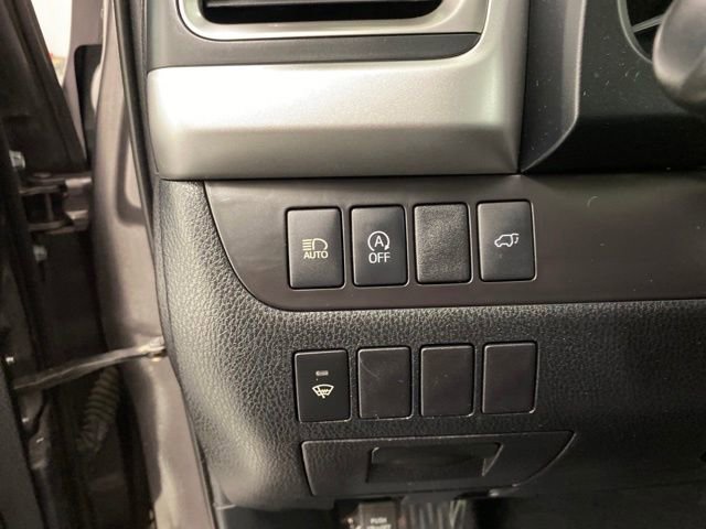 Used 2019 Toyota Highlander SE image 17