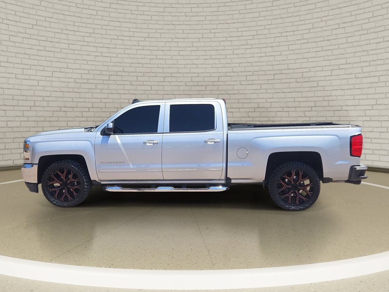 Used 2018 Chevrolet Silverado 1500 LT w/ Trailering Package RWD image 8