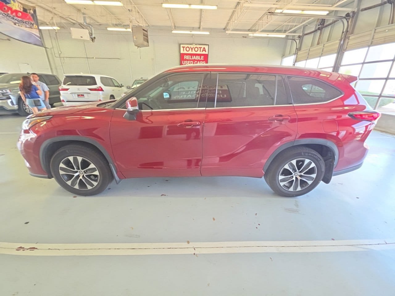 Used 2021 Toyota Highlander XLE FWD image 6