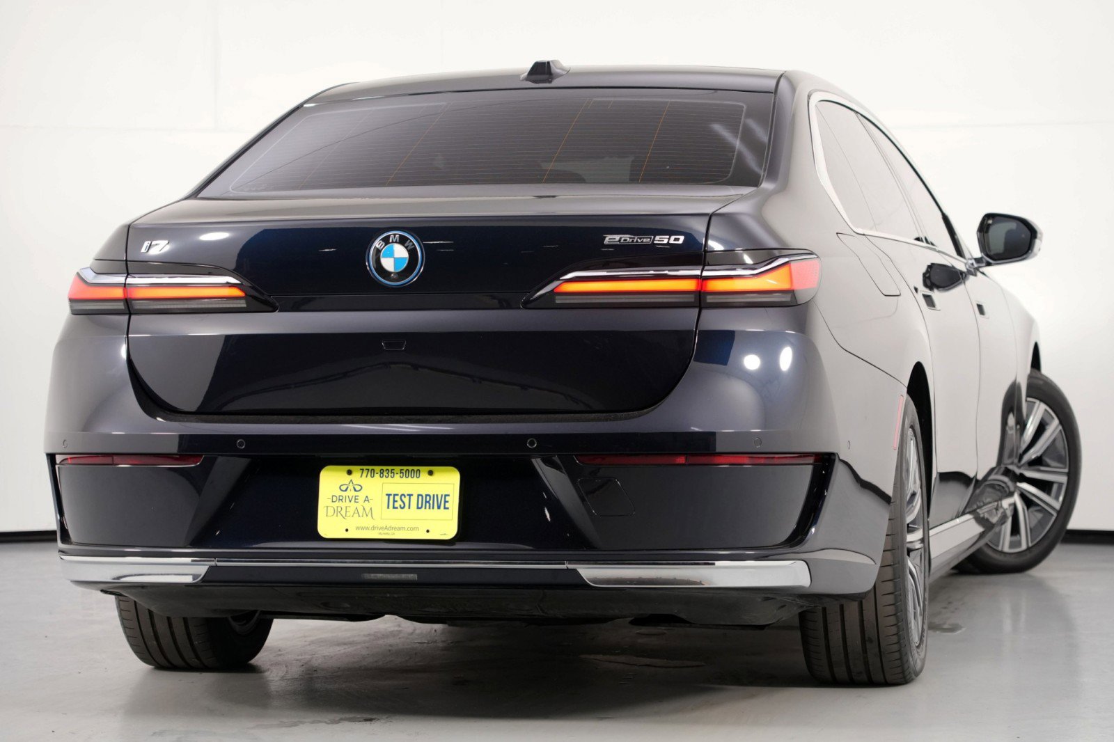 Used 2024 BMW i7 eDrive50 w/ Premium Package image 5